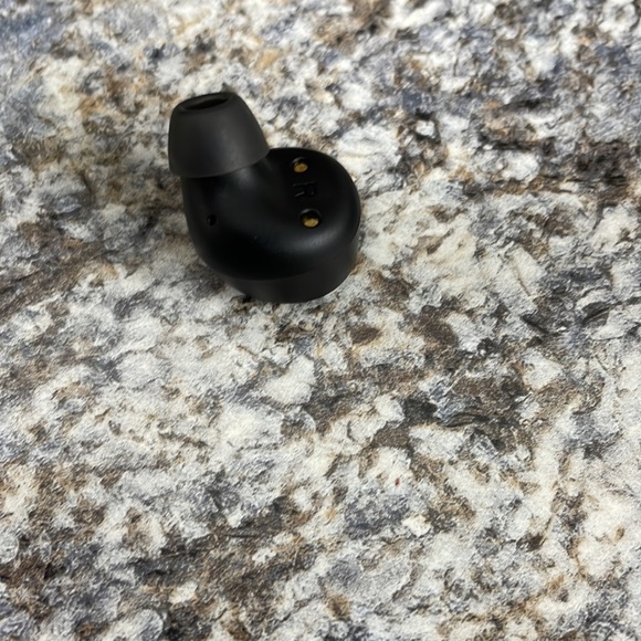 Onn Earbuds - Picture 5 of 5